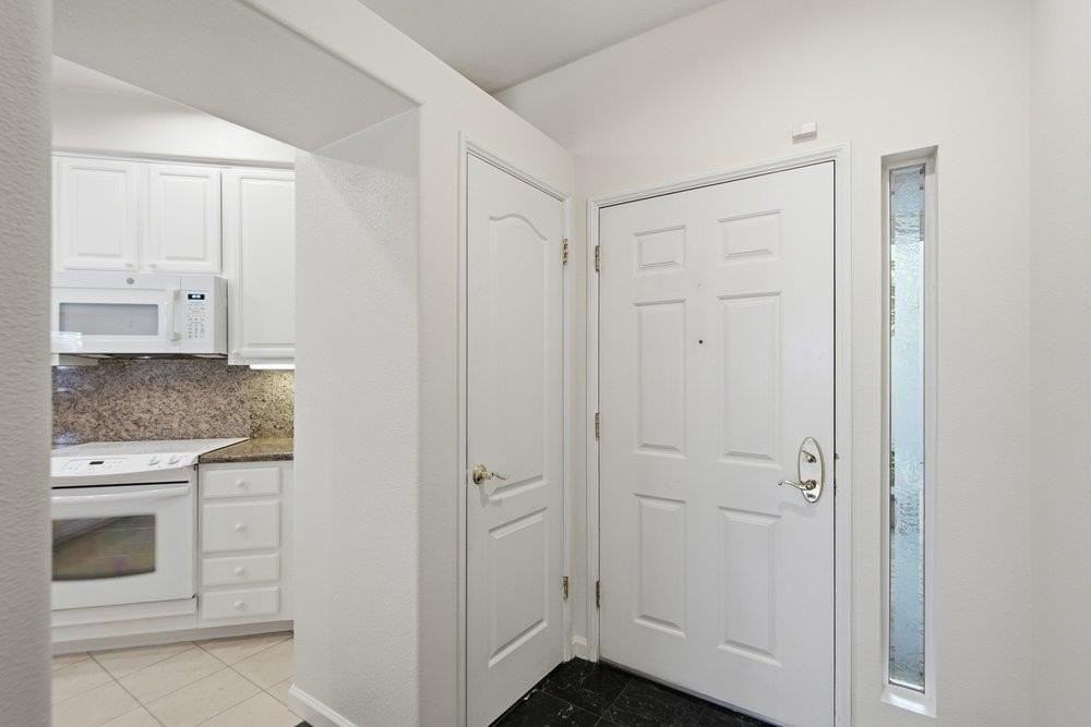 880 Meridian Bay Ln - Photo 4 of 41