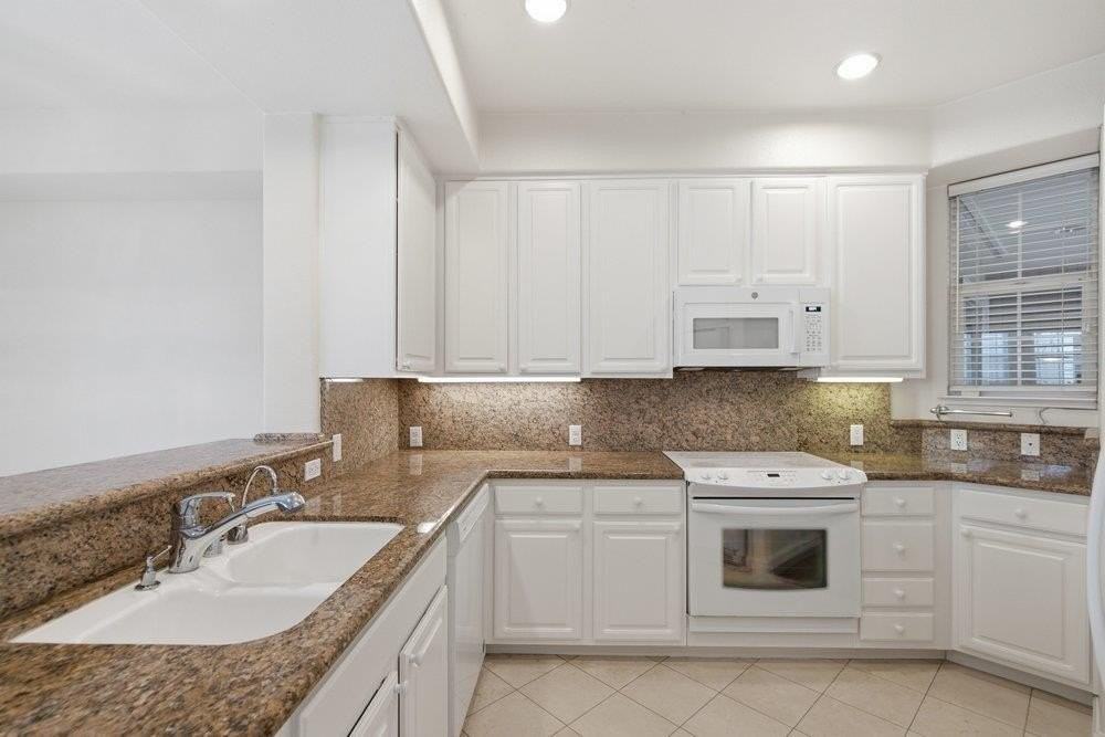 880 Meridian Bay Ln - Photo 7 of 41