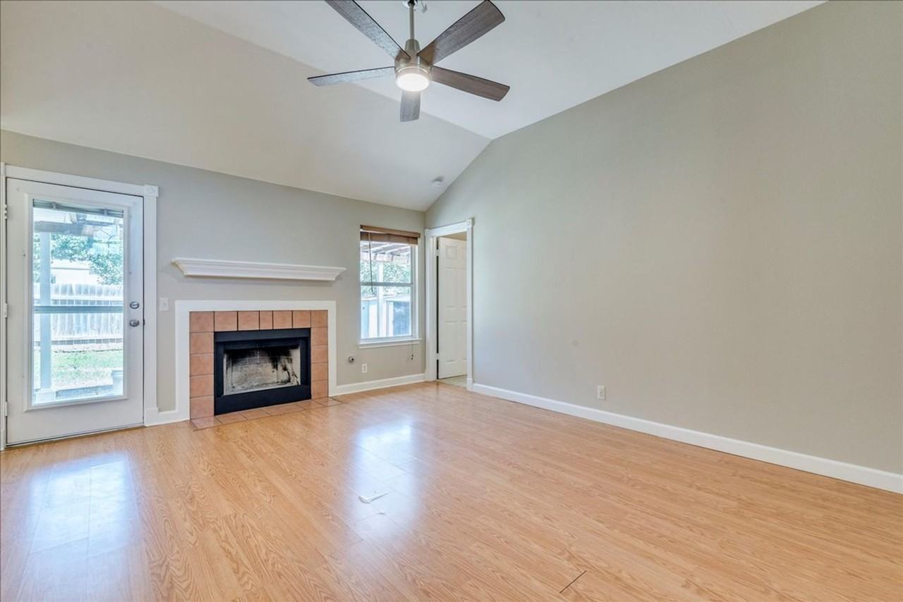 913 Jasmine Trl - Photo 5 of 27