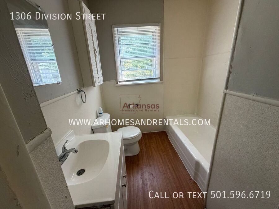 1306 Division St - Photo 6 of 12