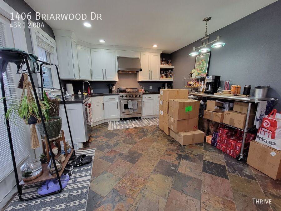 1406 Briarwood Dr - Photo 5 of 16
