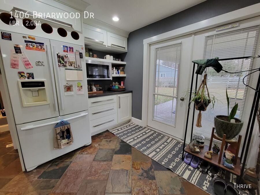 1406 Briarwood Dr - Photo 6 of 16