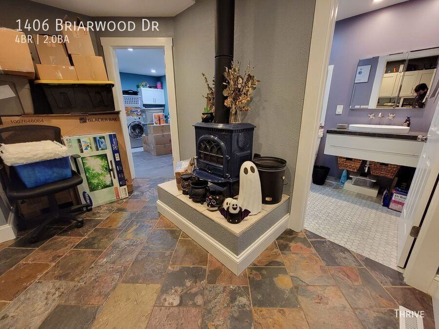 1406 Briarwood Dr - Photo 7 of 16