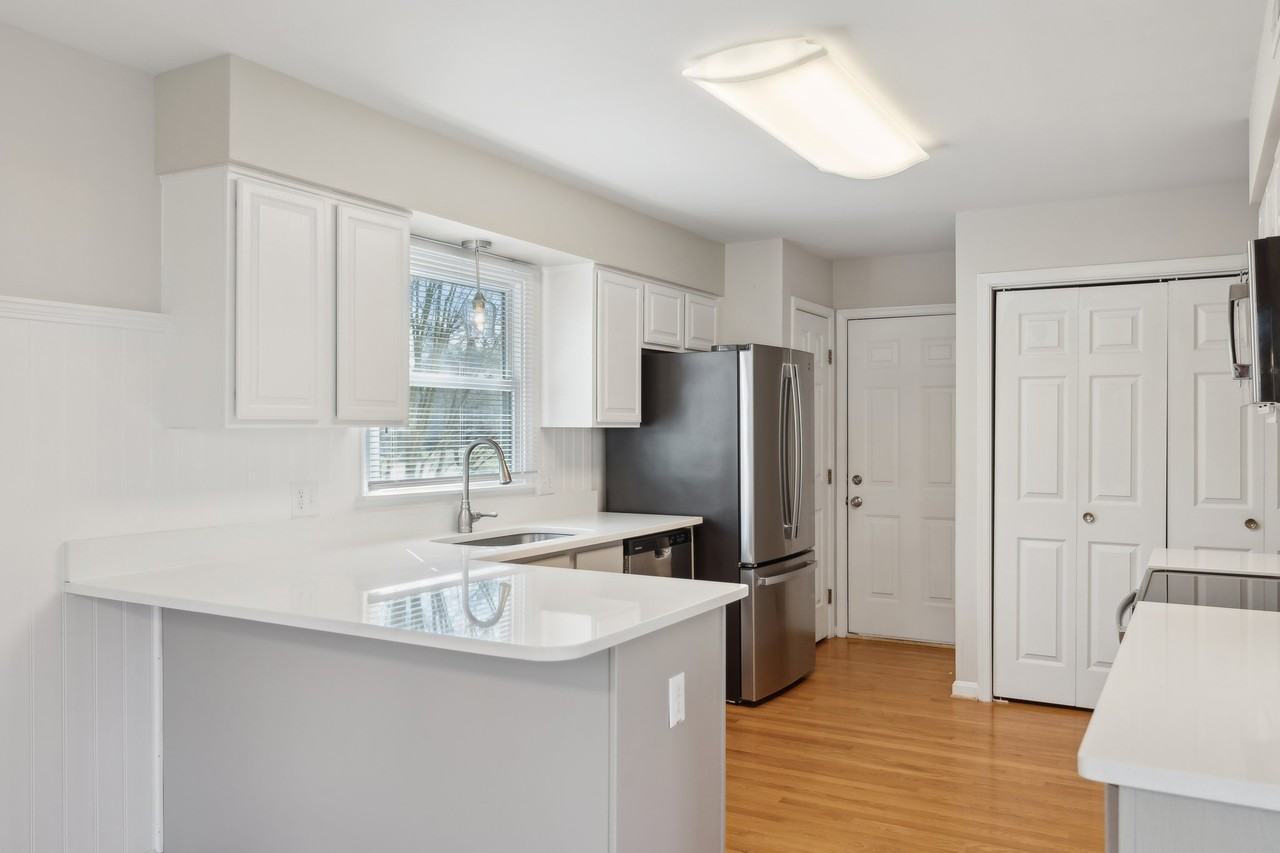 17 S Pointe Ln #1 - Photo 5 of 21