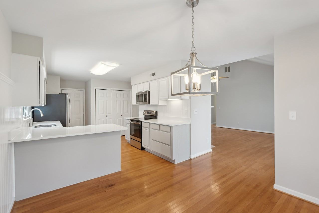 17 S Pointe Ln #1 - Photo 6 of 21