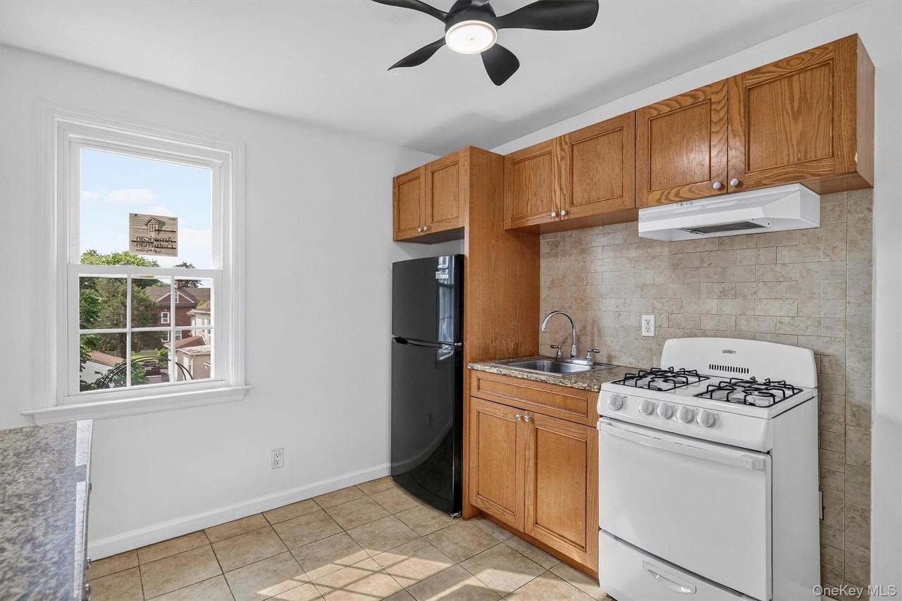 72 Bayard St - Photo 3 of 11