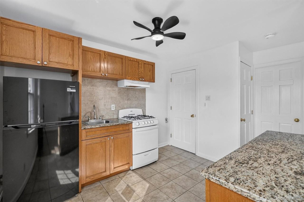 72 Bayard St - Photo 4 of 11