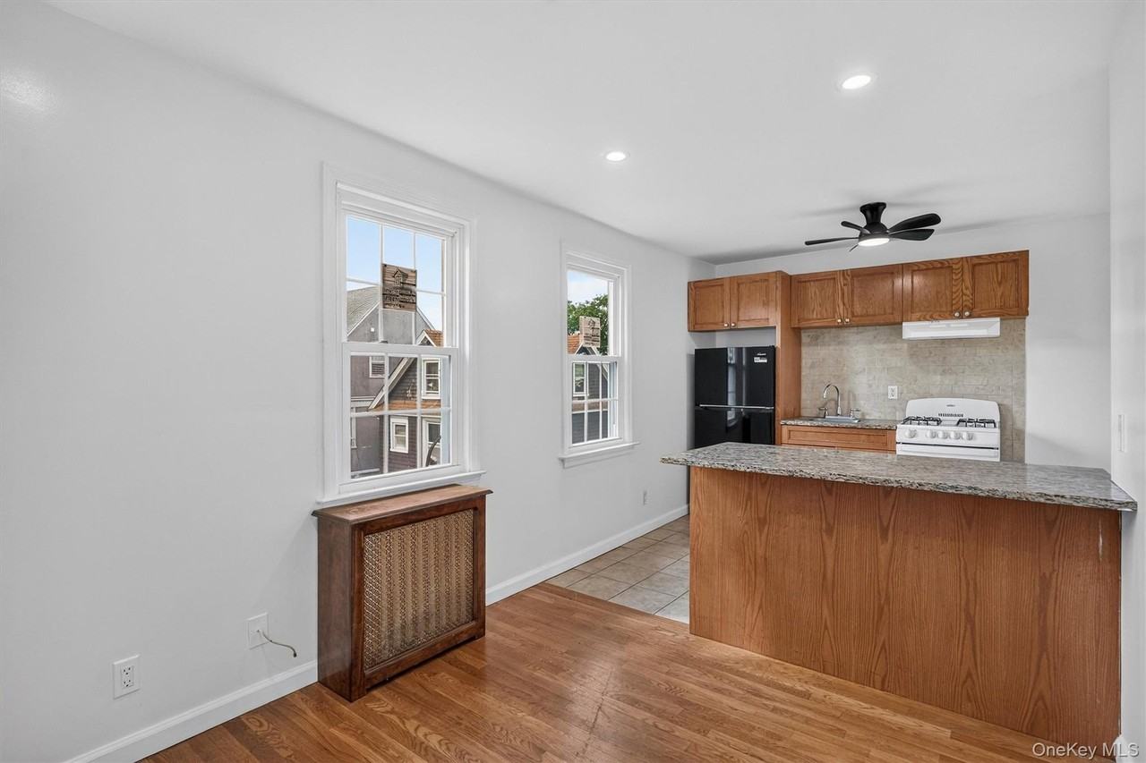 72 Bayard St - Photo 6 of 11