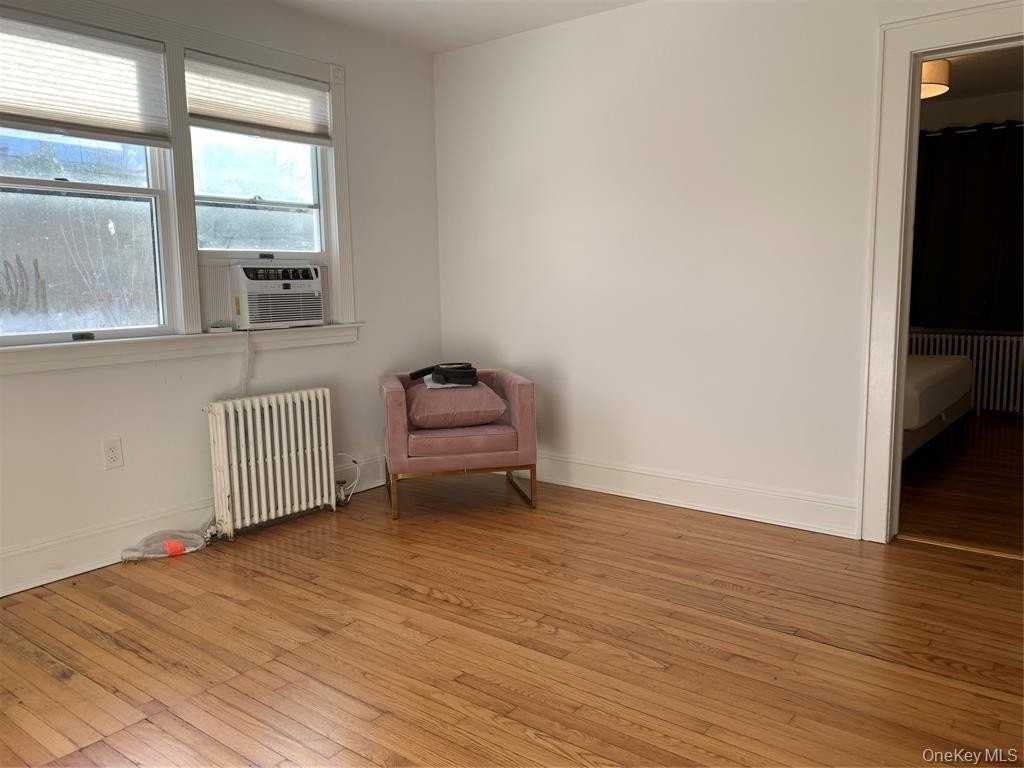 185 Forest Ave - Photo 3 of 10