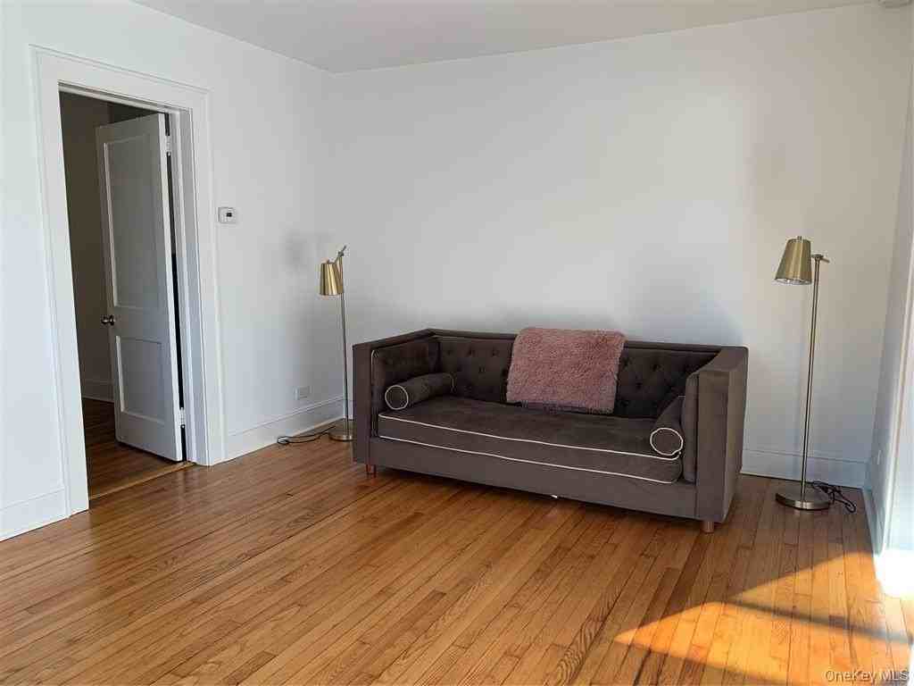 185 Forest Ave - Photo 4 of 10