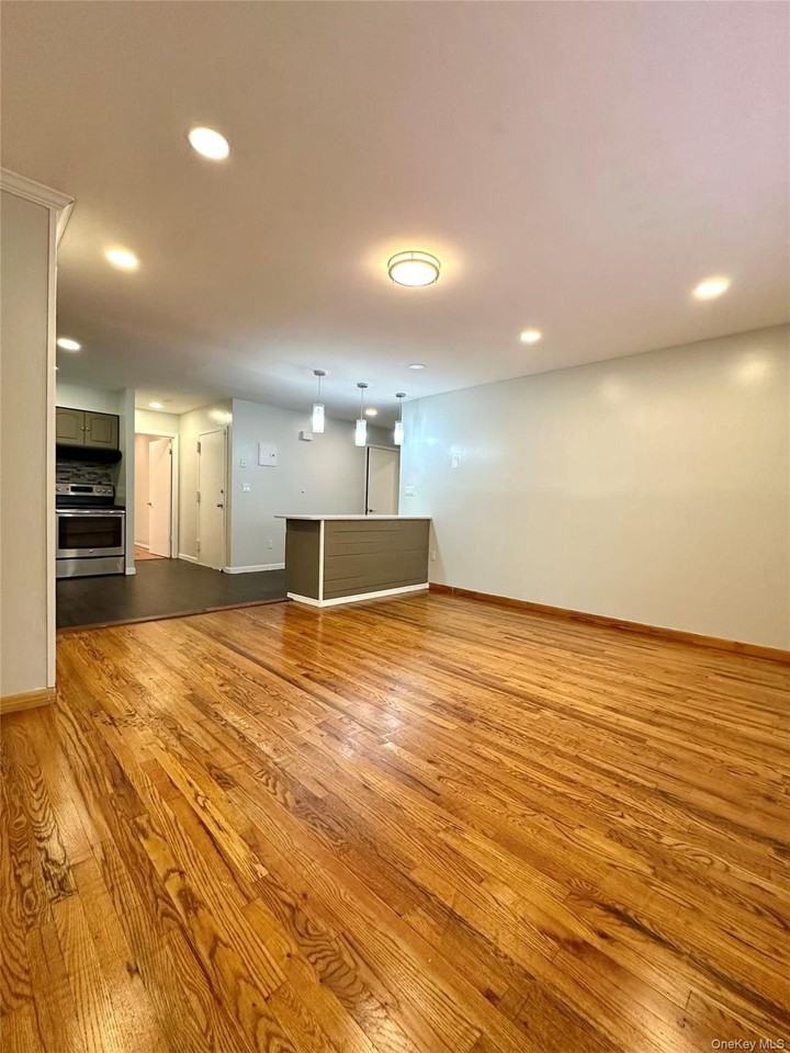 2190 De Reimer Ave #1 - Photo 3 of 15