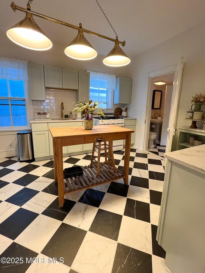 118 Broadway - Photo 4 of 18