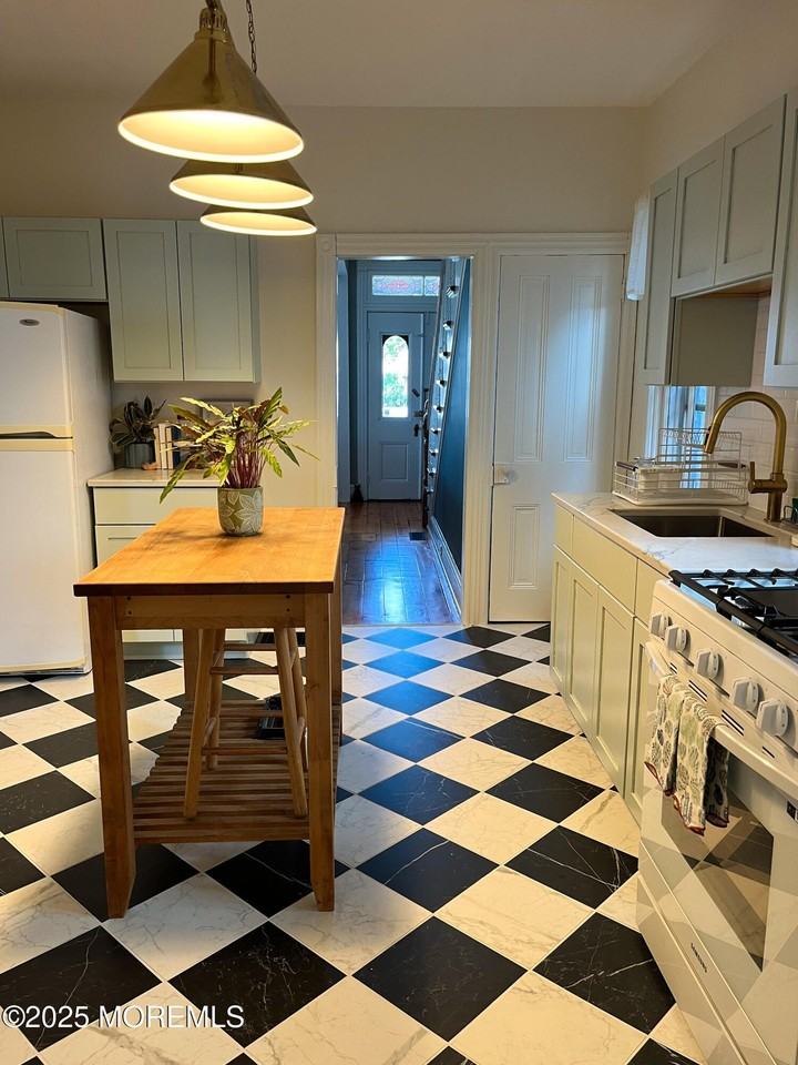 118 Broadway - Photo 5 of 18
