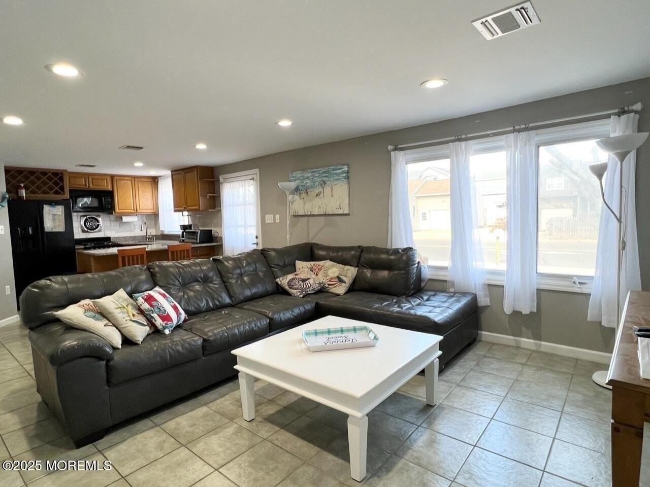 112 Kerr Ave - Photo 3 of 20