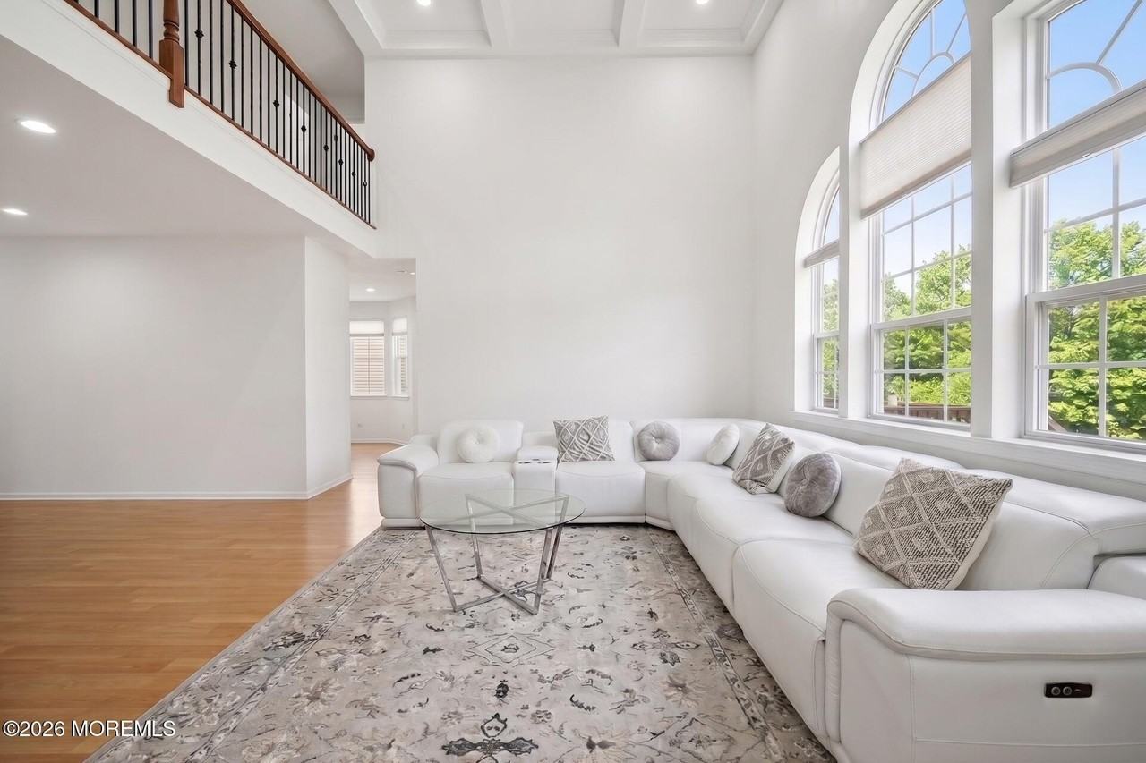 67 Glen Oaks Ct - Photo 4 of 45