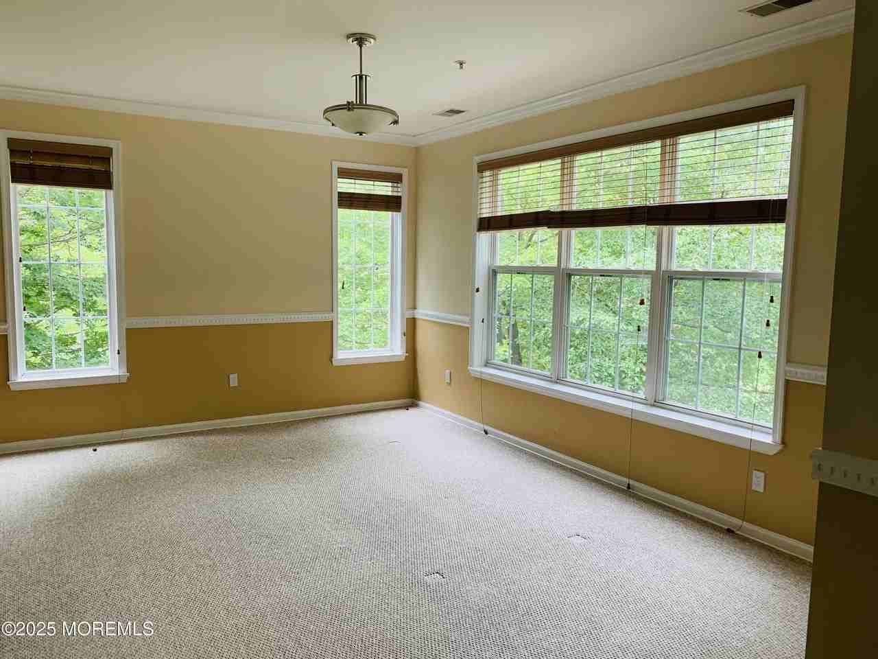 566 Saint Andrews Pl - Photo 6 of 22