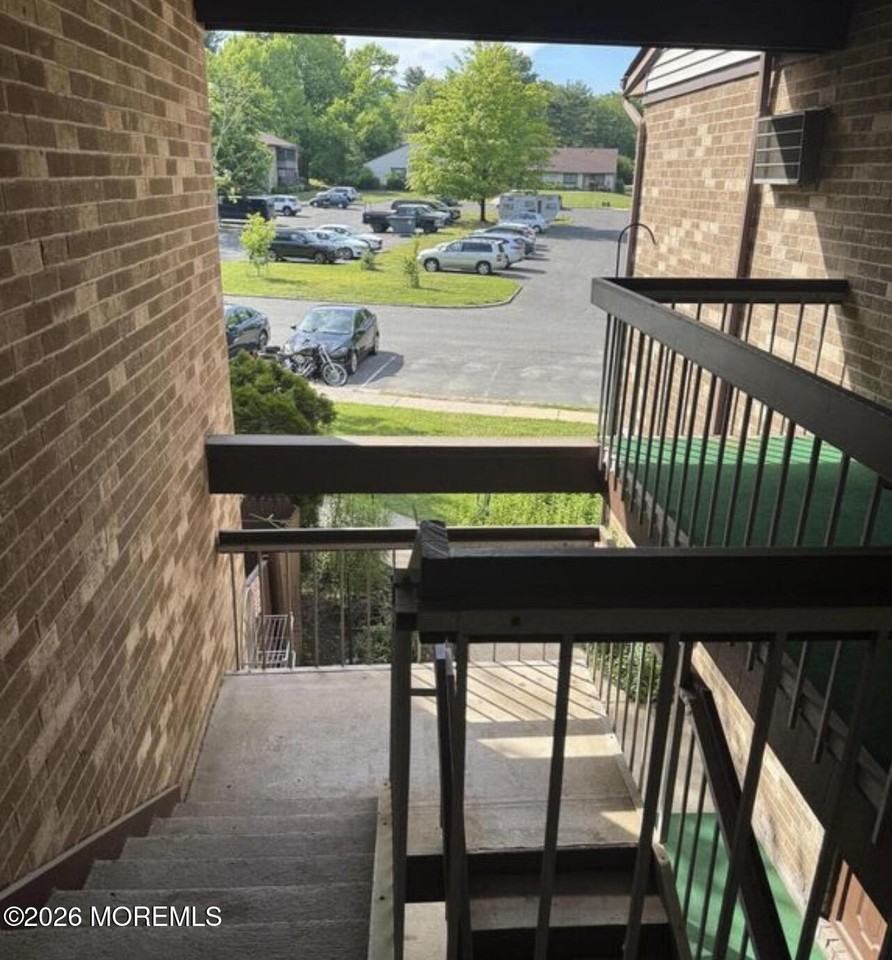 147 Amberly Dr #G - Photo 3 of 13