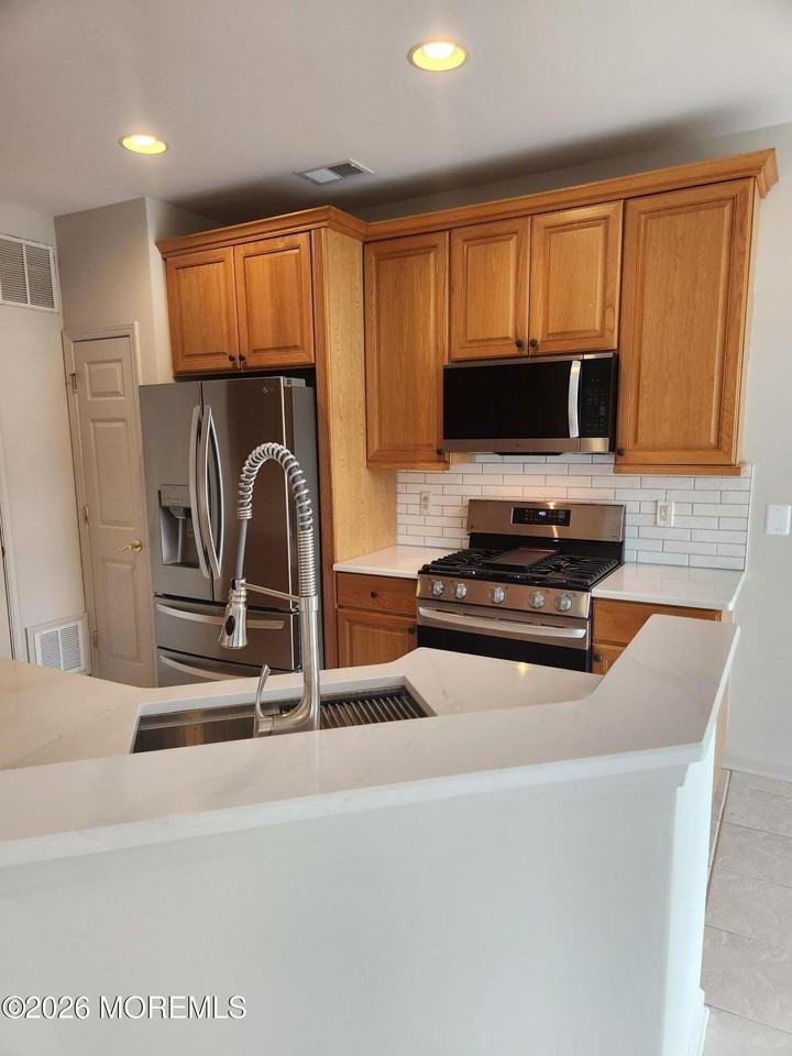 7 Bryce Ln #1504 - Photo 2 of 8