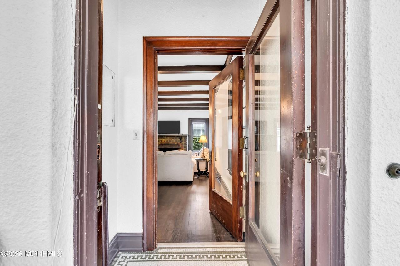 512 3rd Ave - Photo 4 of 21