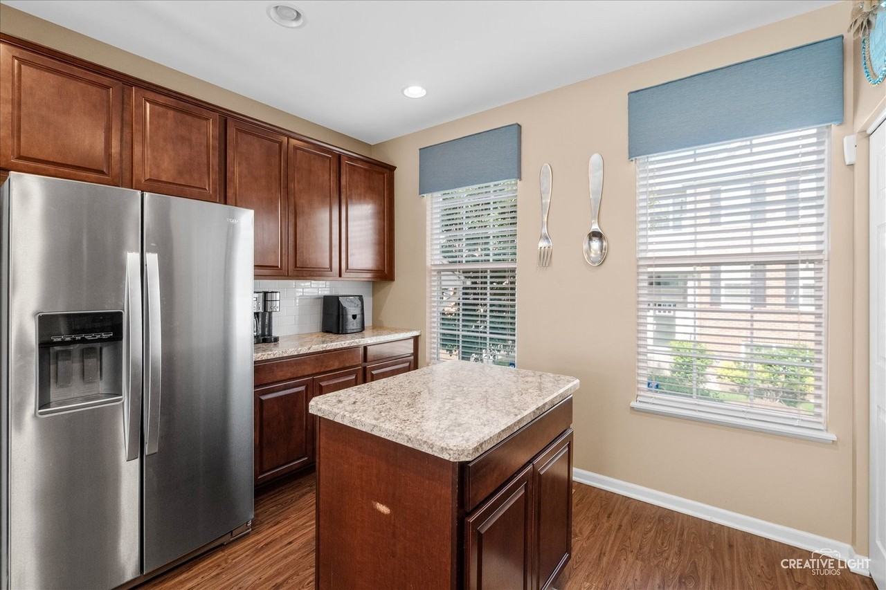 263 Lakeshore Dr - Photo 3 of 31