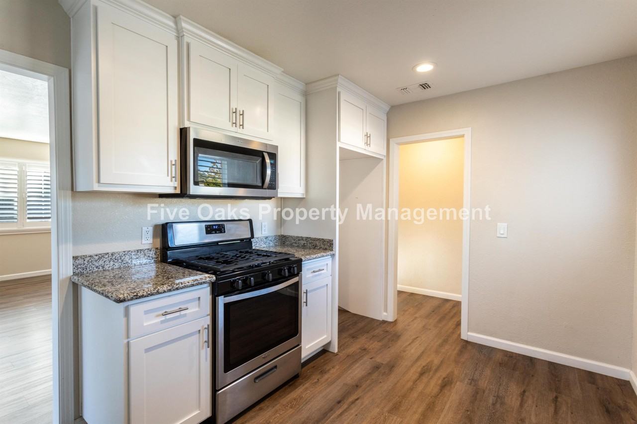 155 Glenn Dr - Photo 3 of 10
