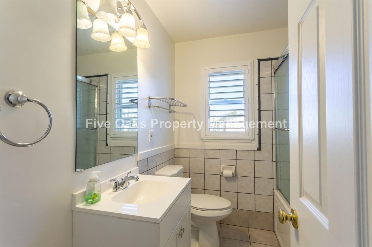 155 Glenn Dr - Photo 6 of 10