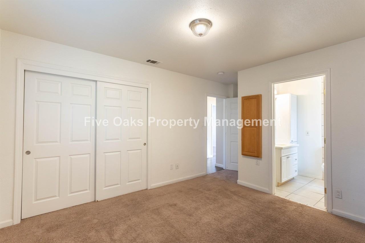 155 Glenn Dr - Photo 7 of 10