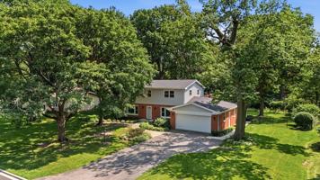 featured image of 317 E Forest Ln
