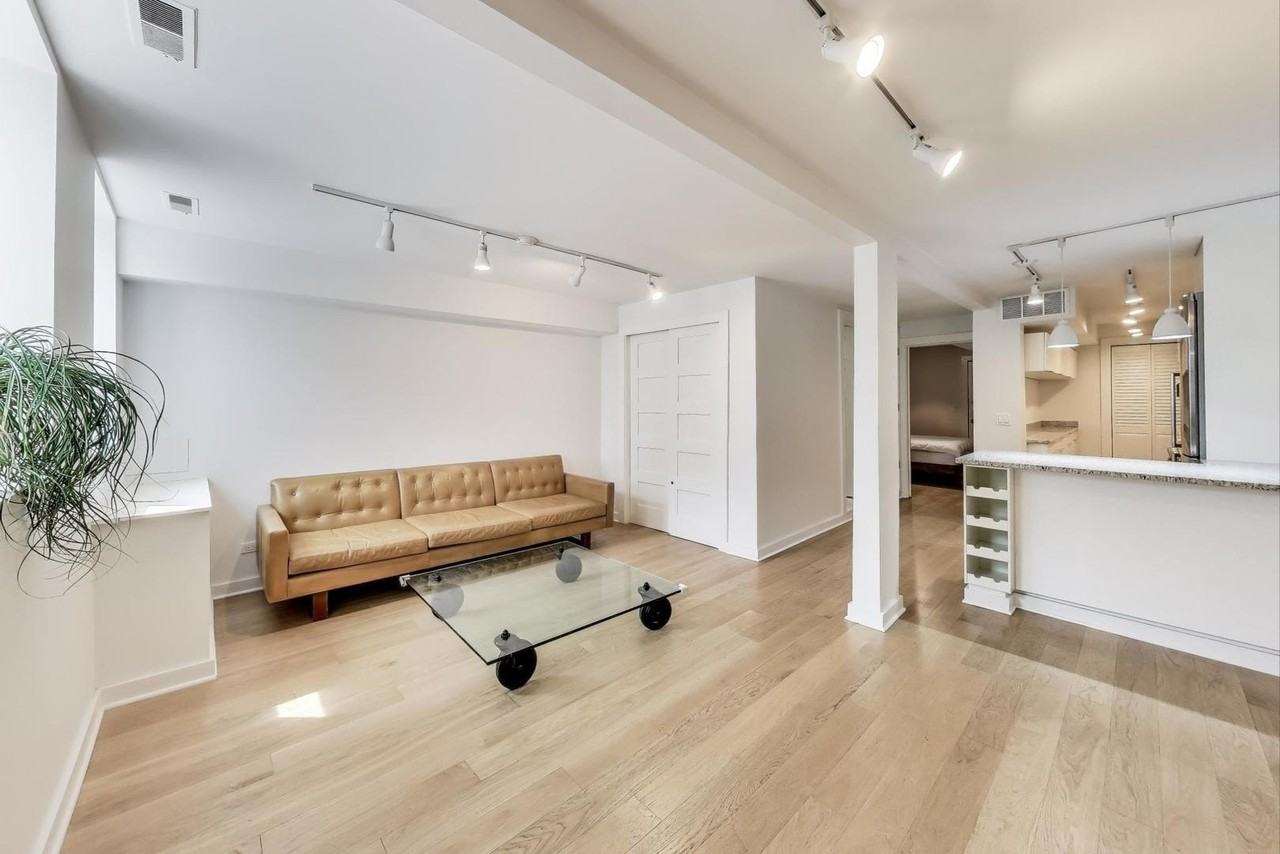 2142 N Oakley Ave #G - Photo 2 of 12