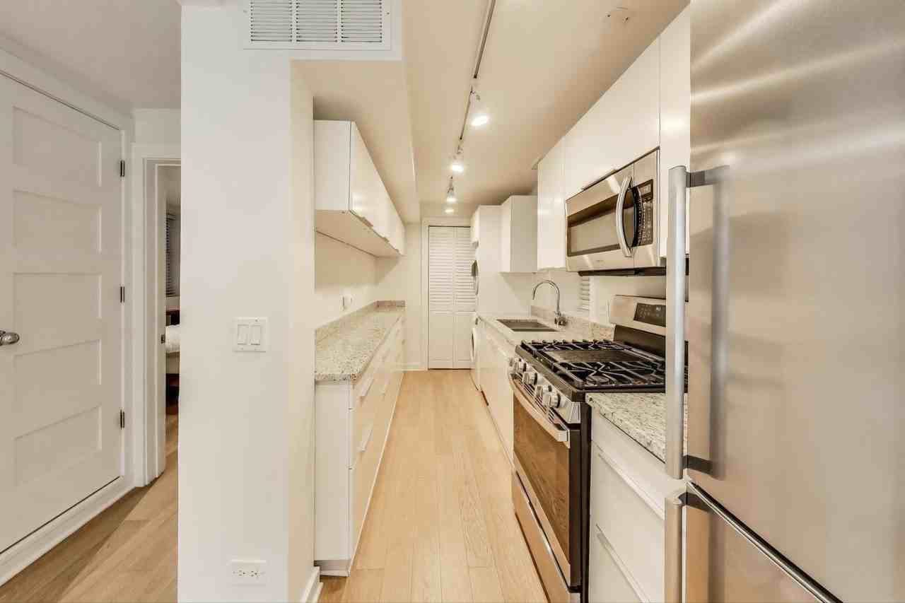 2142 N Oakley Ave #G - Photo 4 of 12