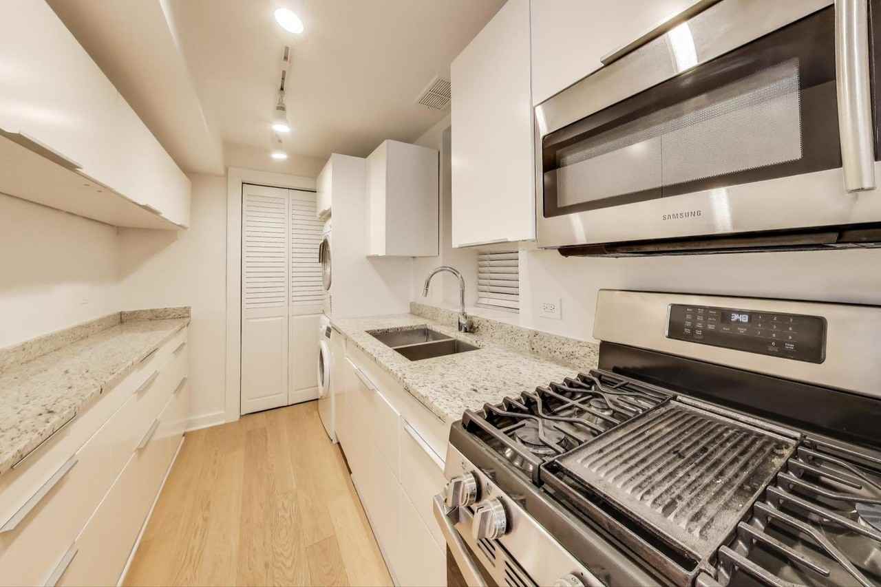 2142 N Oakley Ave #G - Photo 5 of 12