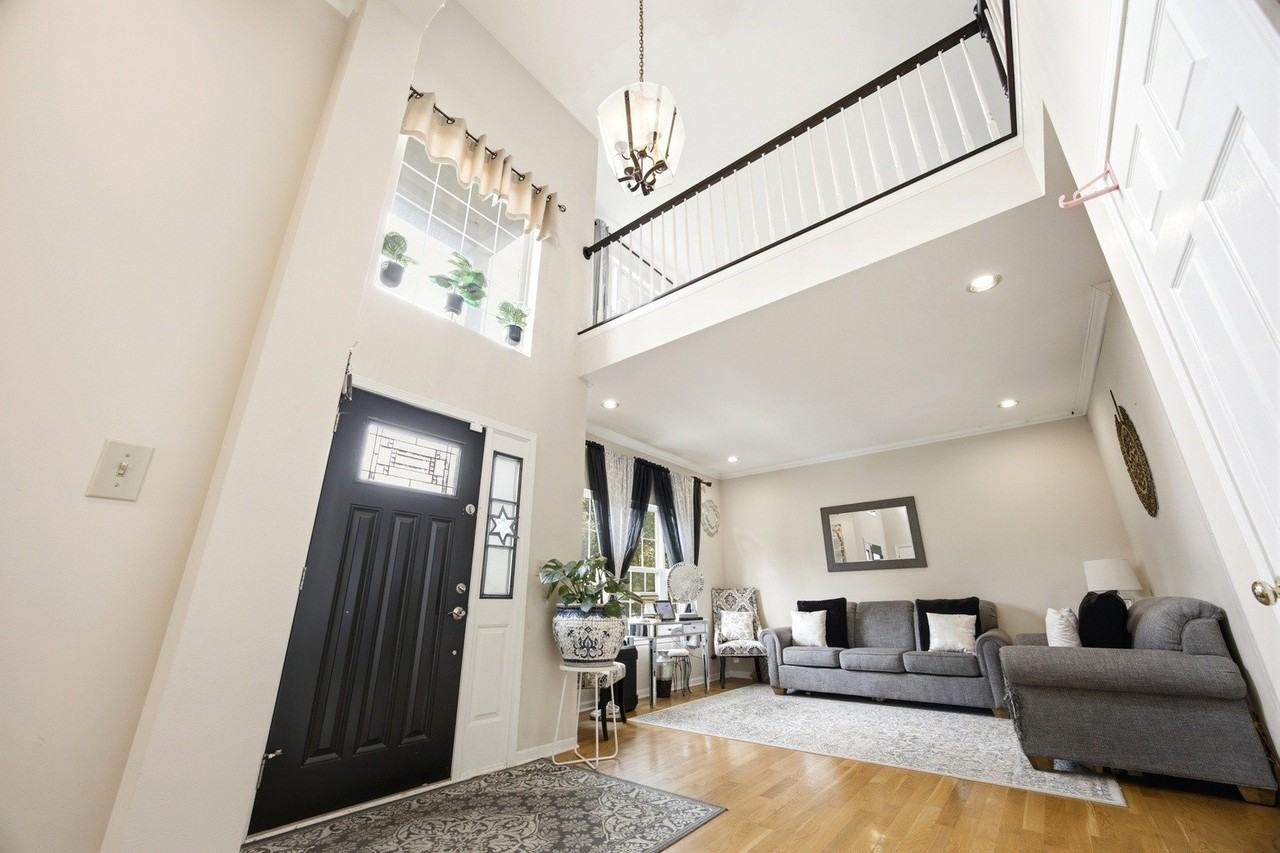 9 Tenneyson Ct - Photo 4 of 48