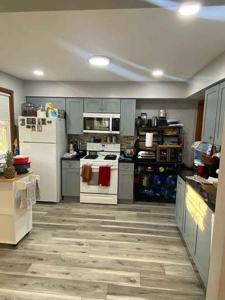 421 Hyde Park Ave - Photo 4 of 14