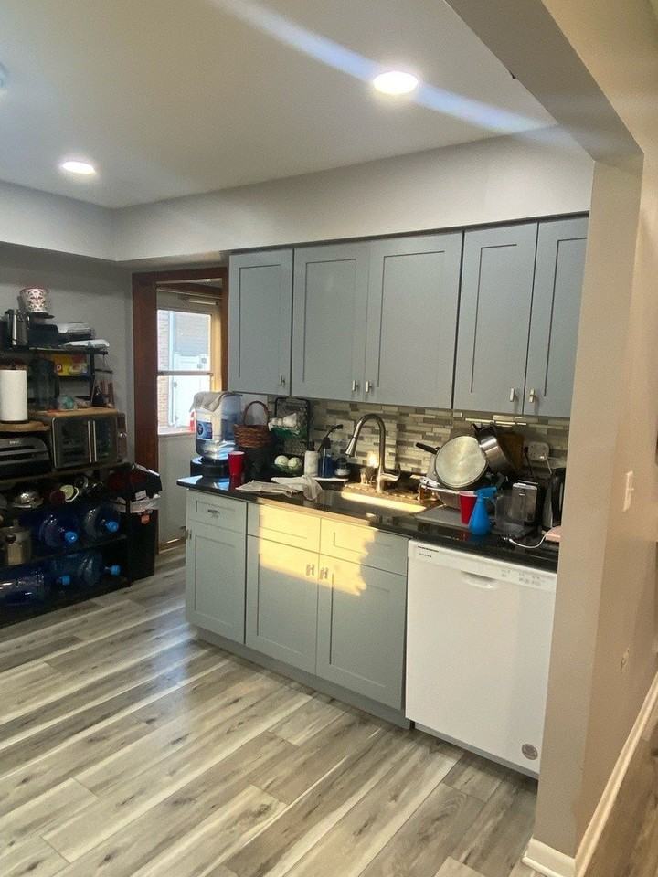 421 Hyde Park Ave - Photo 5 of 14