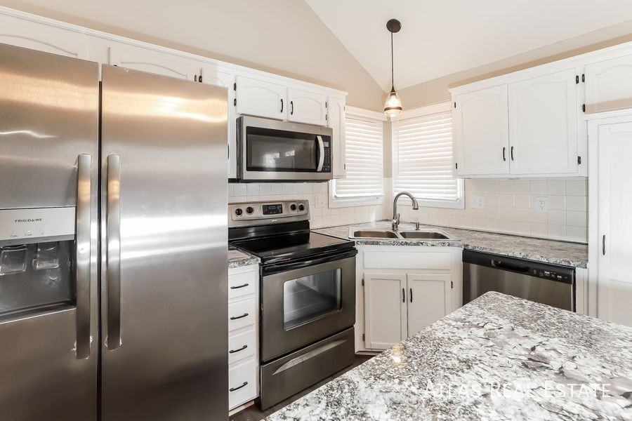 10205 Nw 85th St - Photo 5 of 24