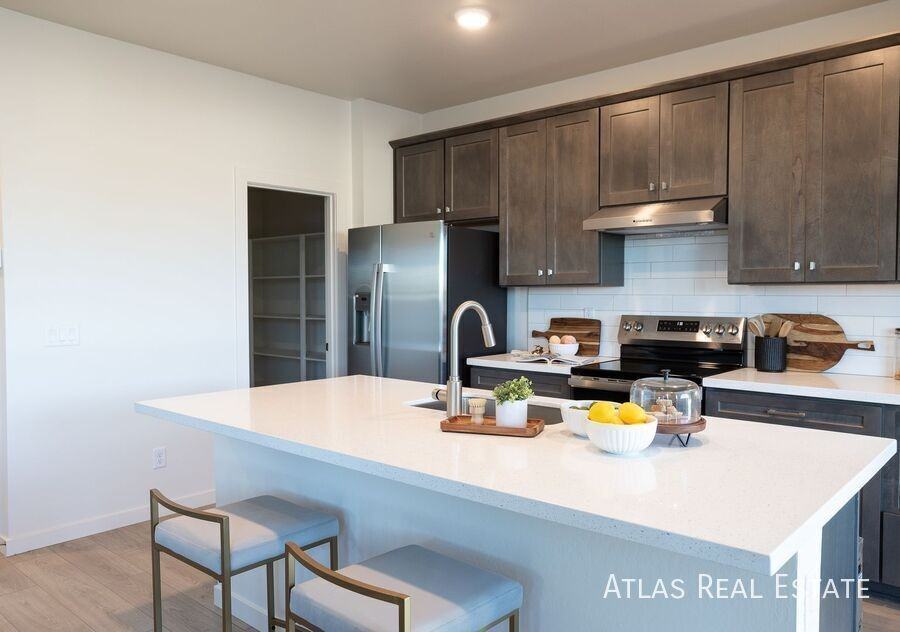 6537 N 15th Dr - Photo 3 of 7