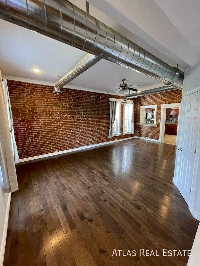 223 Fox St - Photo 5 of 46
