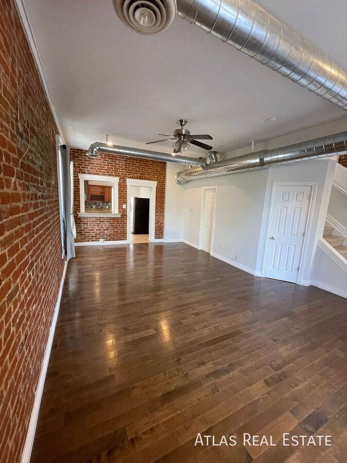 223 Fox St - Photo 7 of 46