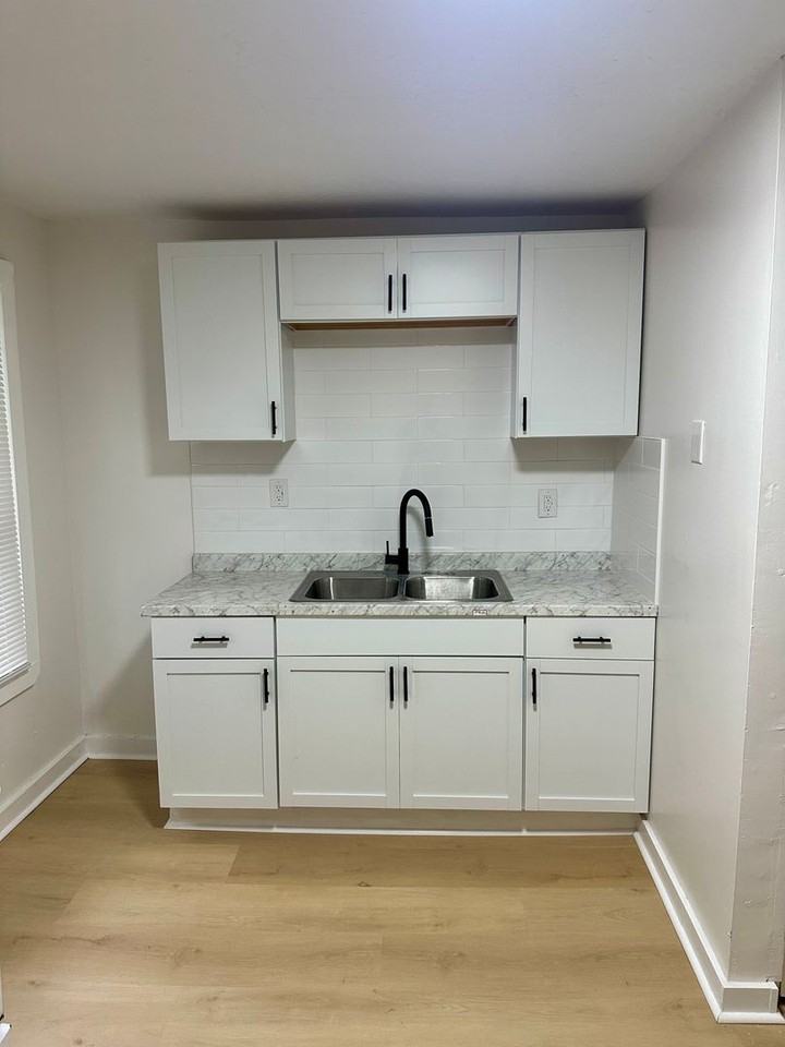 529 Smith St - Photo 2 of 16