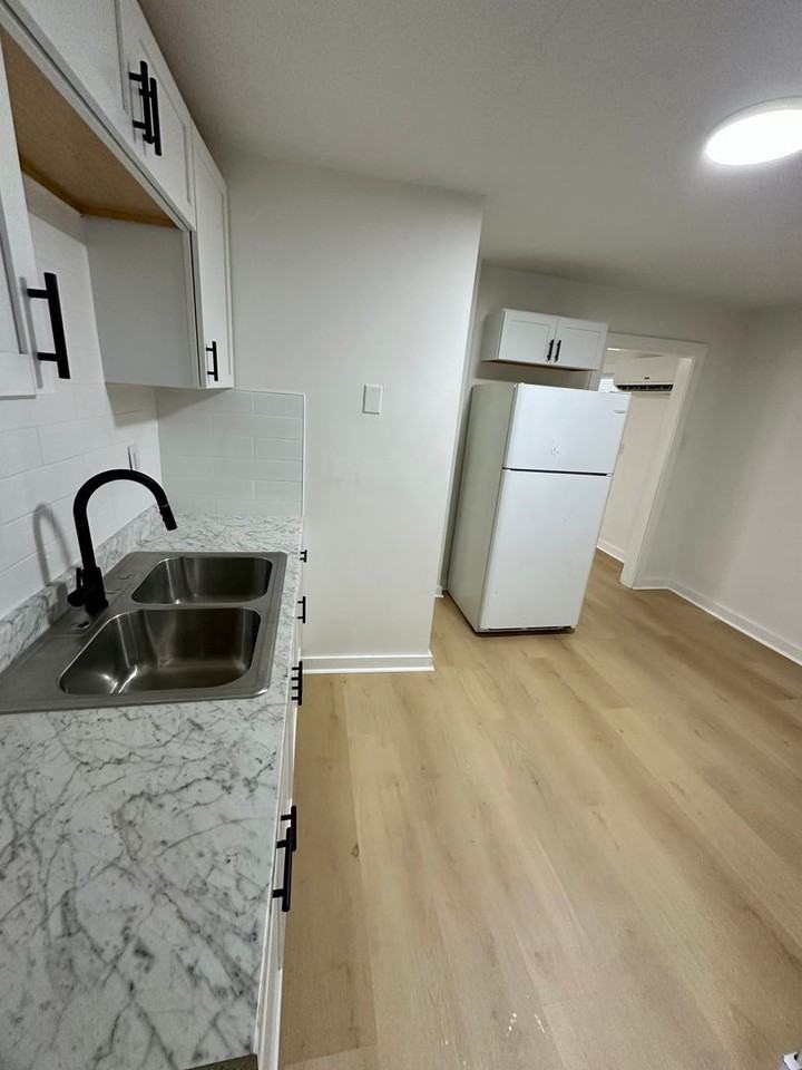 529 Smith St - Photo 3 of 16