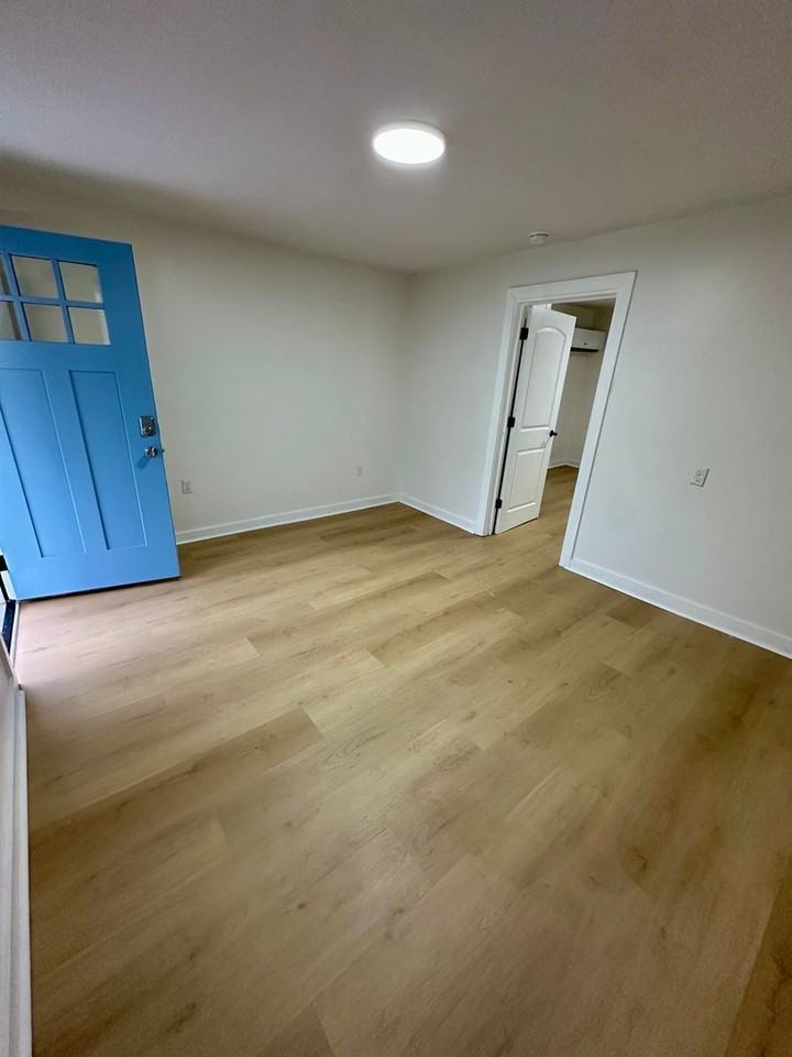 529 Smith St - Photo 4 of 16