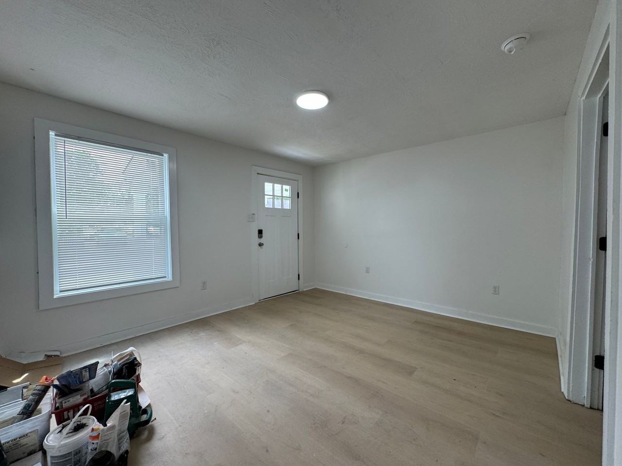 529 Smith St - Photo 5 of 16
