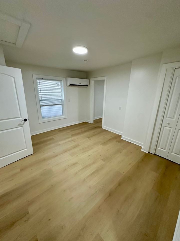 529 Smith St - Photo 6 of 16