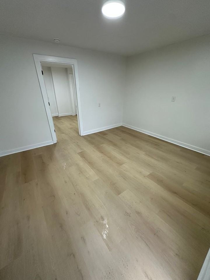 529 Smith St - Photo 7 of 16