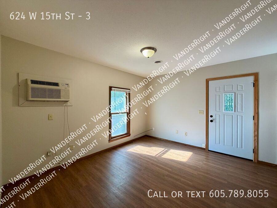 624 W 15th St #3 - Photo 3 of 16