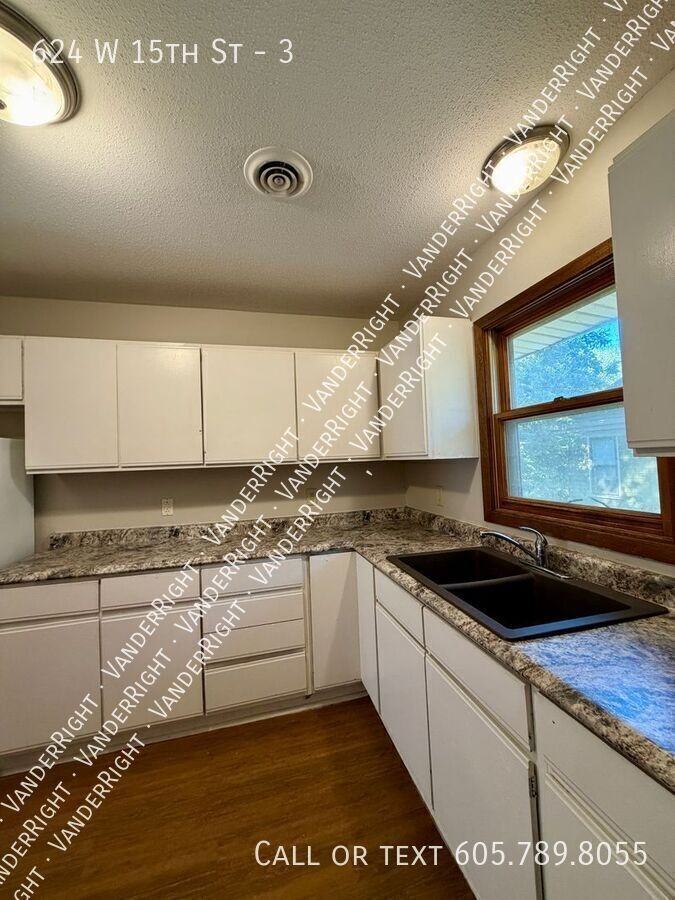 624 W 15th St #3 - Photo 7 of 16