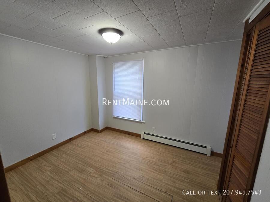 324 Grove St - Photo 4 of 11