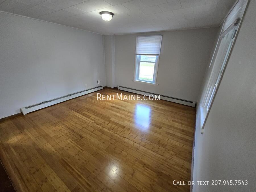 324 Grove St - Photo 5 of 11
