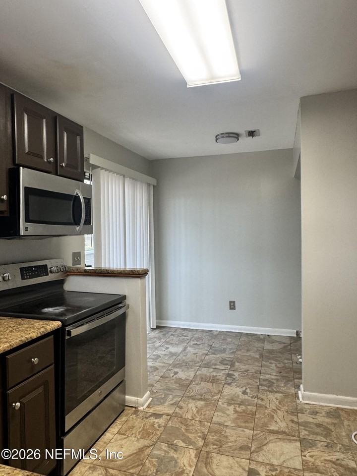 8343 Westover Ct - Photo 5 of 22