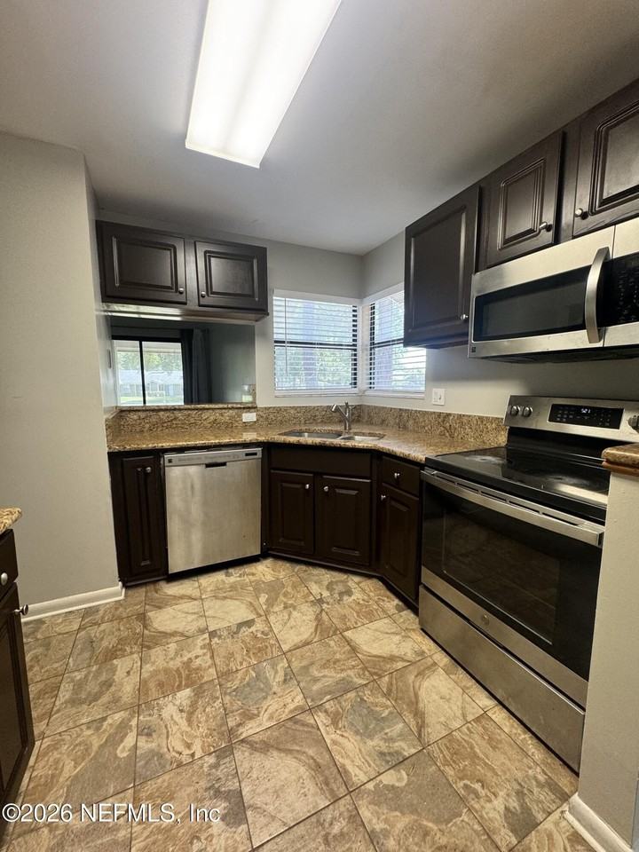 8343 Westover Ct - Photo 6 of 22
